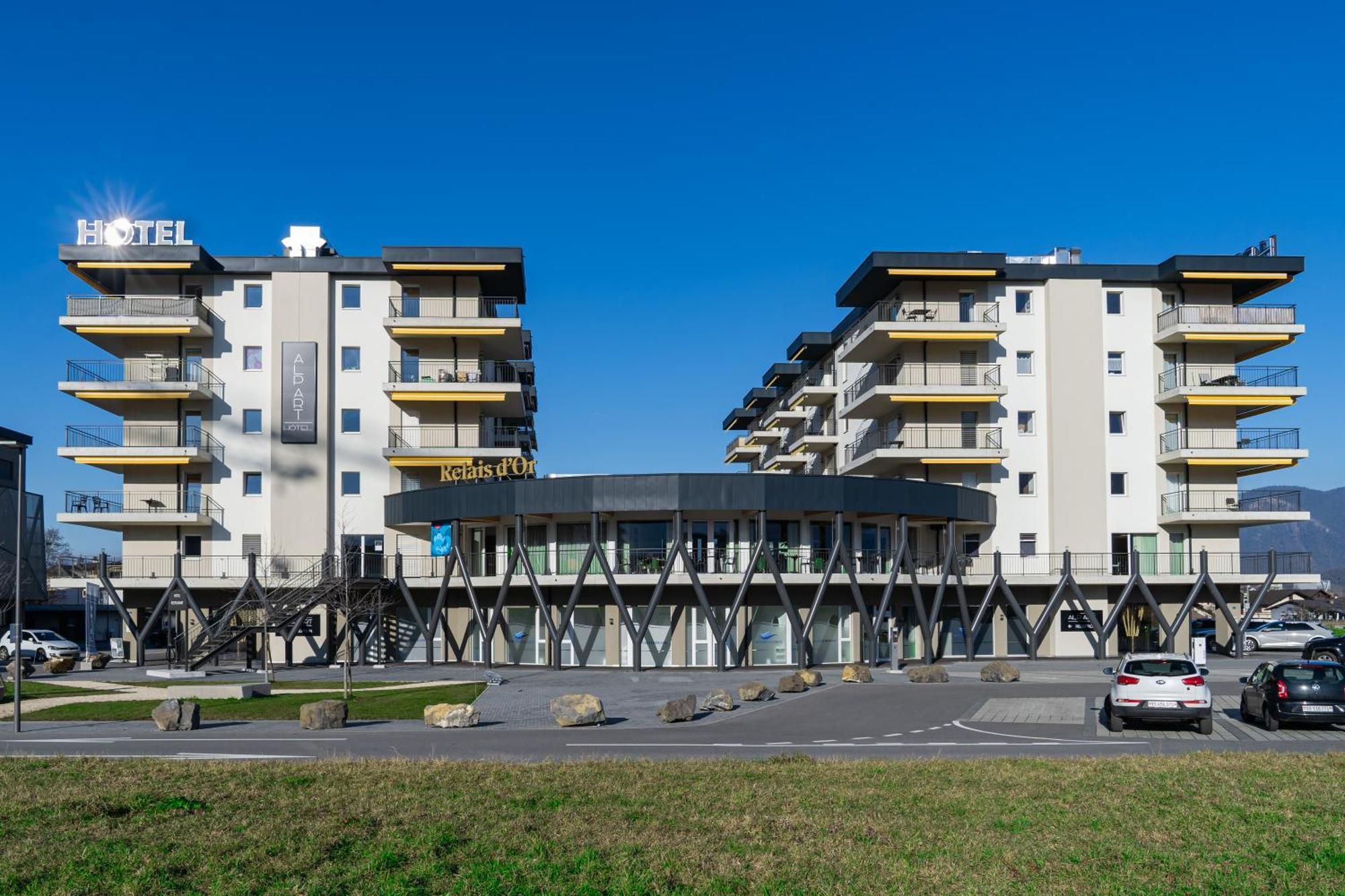 Alp Art Hotel Monthey Collombey-Muraz Экстерьер фото